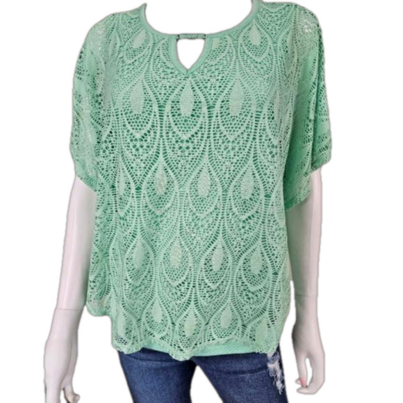 J&M Collections Tops - JM Collection Batwing Faux Lace Overlay Short Sleeve Tunic Size PM